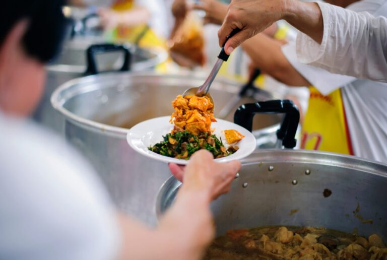 restaurants feeding homeless 1024x688 1 1 768x516